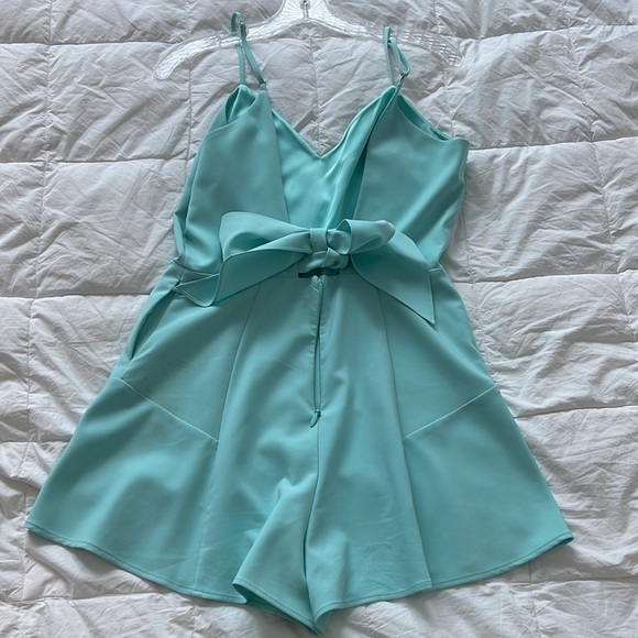 Backless romper - Picture 3 of 6